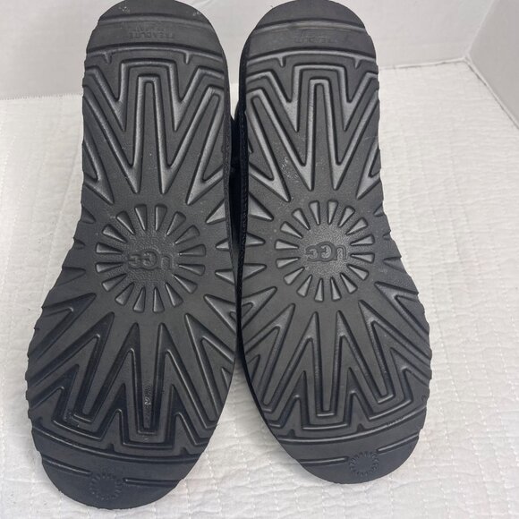 UGG Womens Classic Mini Genuine Black Shearling Suede Boots SZ 9 Winter - Picture 7 of 11